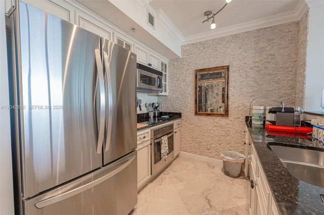 325 S BISCAYNE BLVD 4222, Miami, FL 33131
