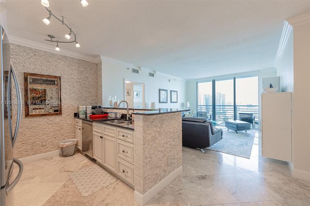 325 S BISCAYNE BLVD 4222, Miami, FL 33131