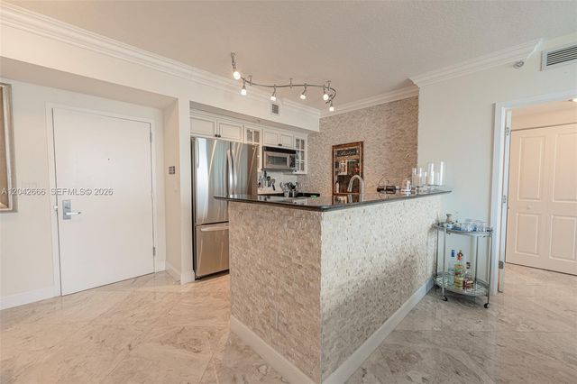 325 S BISCAYNE BLVD 4222, Miami, FL 33131