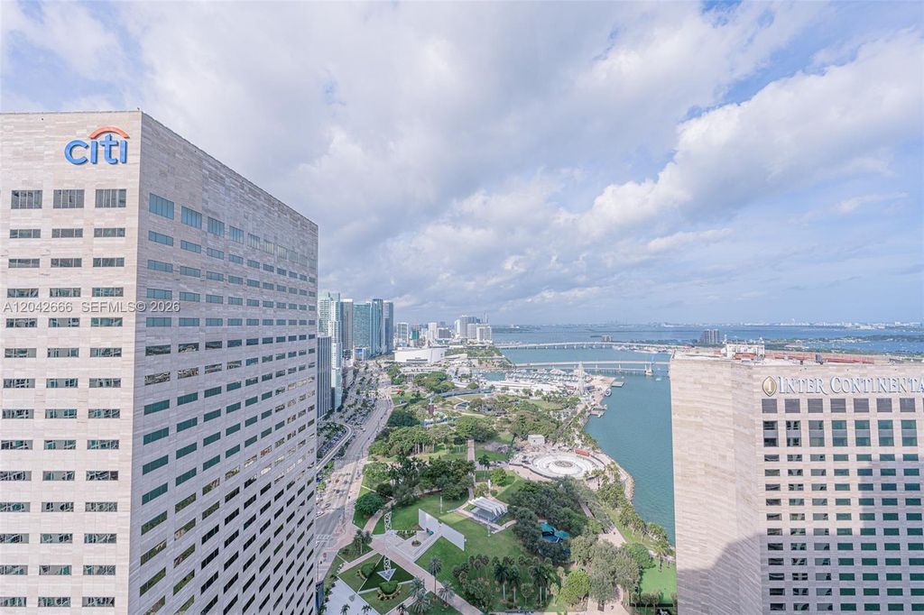 325 S BISCAYNE BLVD 4222, Miami, FL 33131