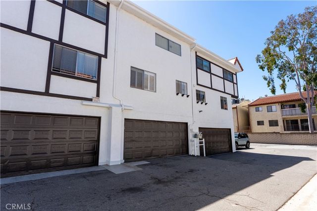 10030 Owensmouth 67, Chatsworth, CA 91311