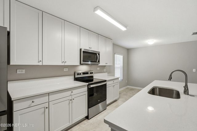 12563 CREEKSIDE MANOR Drive, Jacksonville, FL 32218
