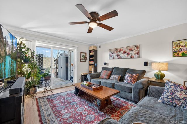 21 Magnolia Lane, Warwick, NY 10990