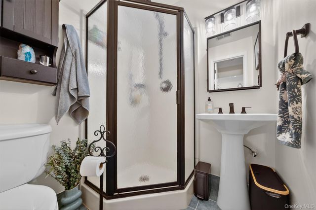 21 Magnolia Lane, Warwick, NY 10990