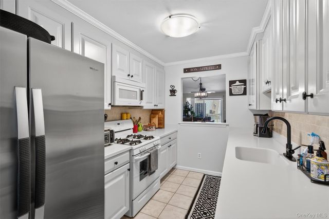 21 Magnolia Lane, Warwick, NY 10990