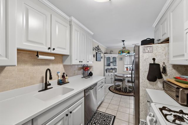 21 Magnolia Lane, Warwick, NY 10990