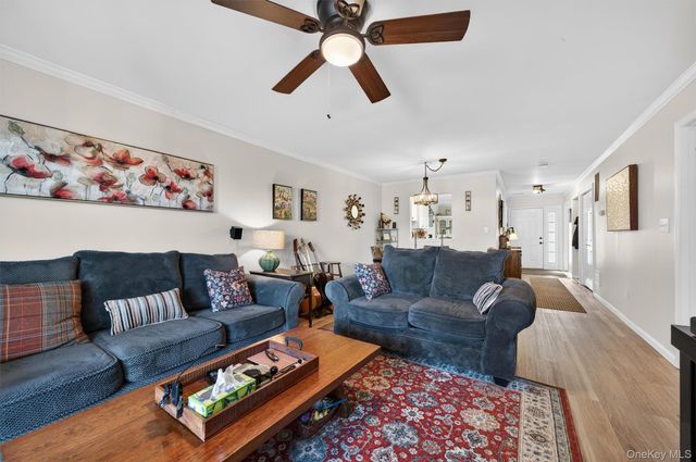 21 Magnolia Lane, Warwick, NY 10990