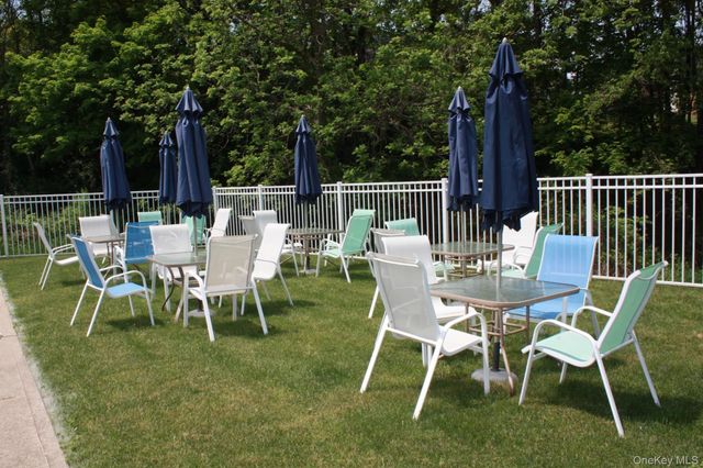 21 Magnolia Lane, Warwick, NY 10990