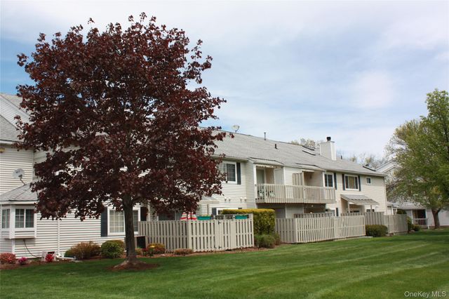 21 Magnolia Lane, Warwick, NY 10990