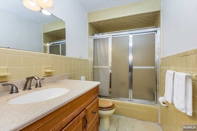 118 Country Lane, Clifton, NJ 07013