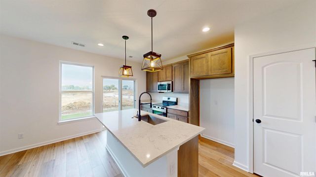 5934 BUTTERFIELD Drive, Bettendorf, IA 52722