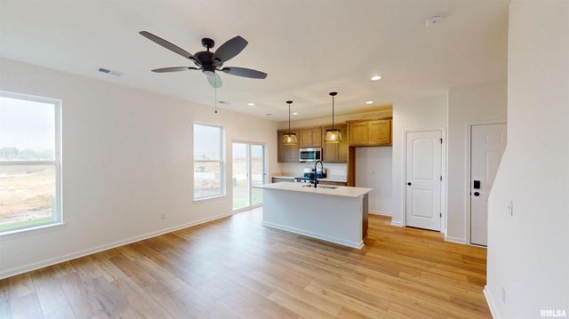 5934 BUTTERFIELD Drive, Bettendorf, IA 52722