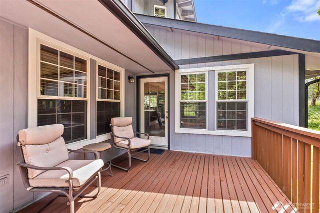 8711 Steamboat Island Road NW, Olympia, WA 98502