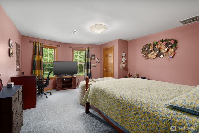 8711 Steamboat Island Road NW, Olympia, WA 98502