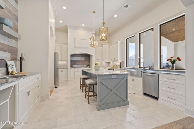 103 Timber Hollow Lane, Lafayette, LA 70508