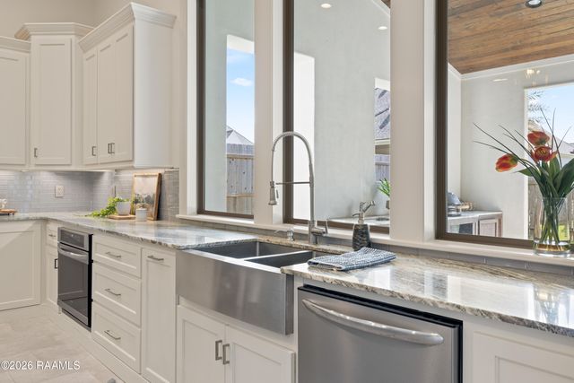 103 Timber Hollow Lane, Lafayette, LA 70508