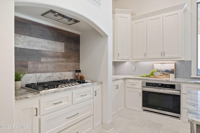 103 Timber Hollow Lane, Lafayette, LA 70508