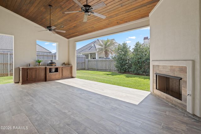 103 Timber Hollow Lane, Lafayette, LA 70508