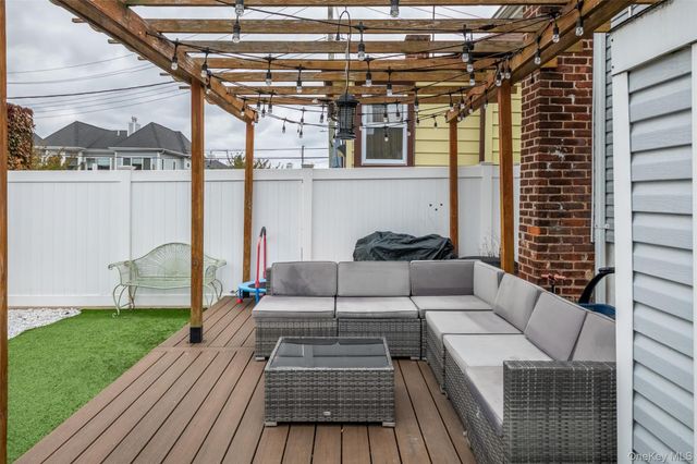 314 King Avenue, Bronx, NY 10464