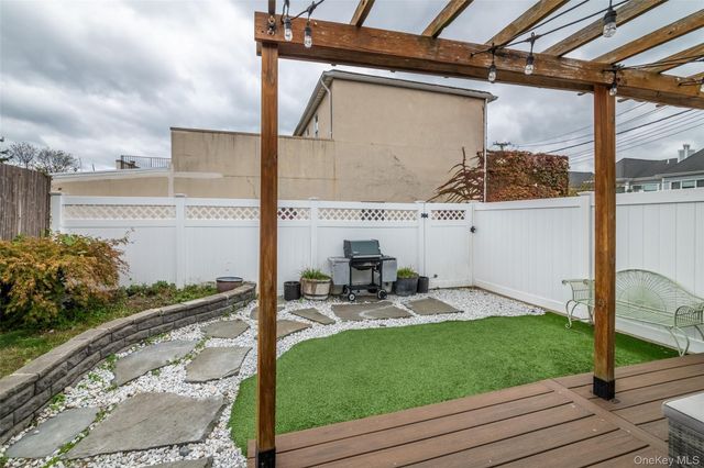 314 King Avenue, Bronx, NY 10464