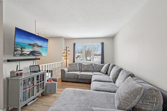 1014 10th Avenue SW, Forest Lake, MN 55025