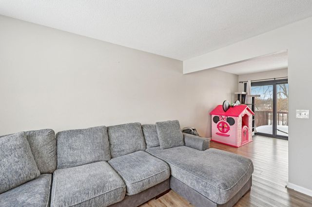 1014 10th Avenue SW, Forest Lake, MN 55025