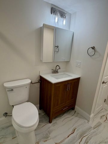 19 New Searles Rd, Nashua, NH 03062