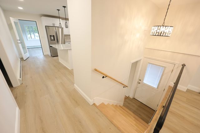 19 New Searles Rd, Nashua, NH 03062
