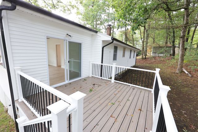 19 New Searles Rd, Nashua, NH 03062