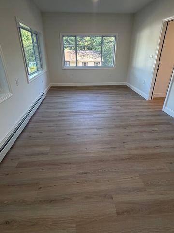 19 New Searles Rd, Nashua, NH 03062
