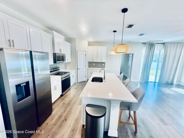614 Lynbrook Street NW, Palm Bay, FL 32907
