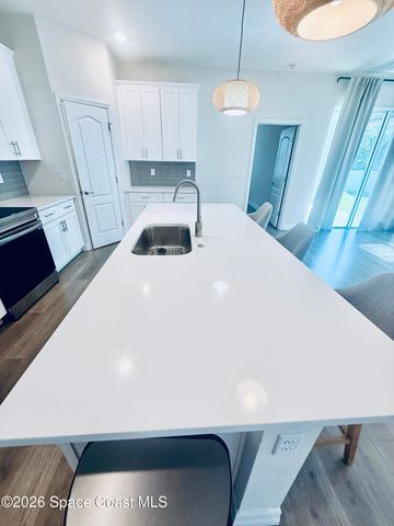 614 Lynbrook Street NW, Palm Bay, FL 32907