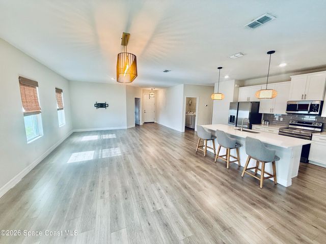 614 Lynbrook Street NW, Palm Bay, FL 32907