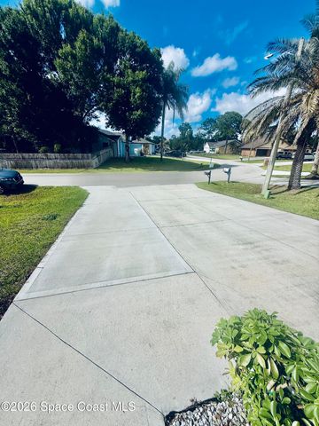 614 Lynbrook Street NW, Palm Bay, FL 32907