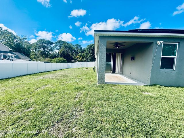 614 Lynbrook Street NW, Palm Bay, FL 32907