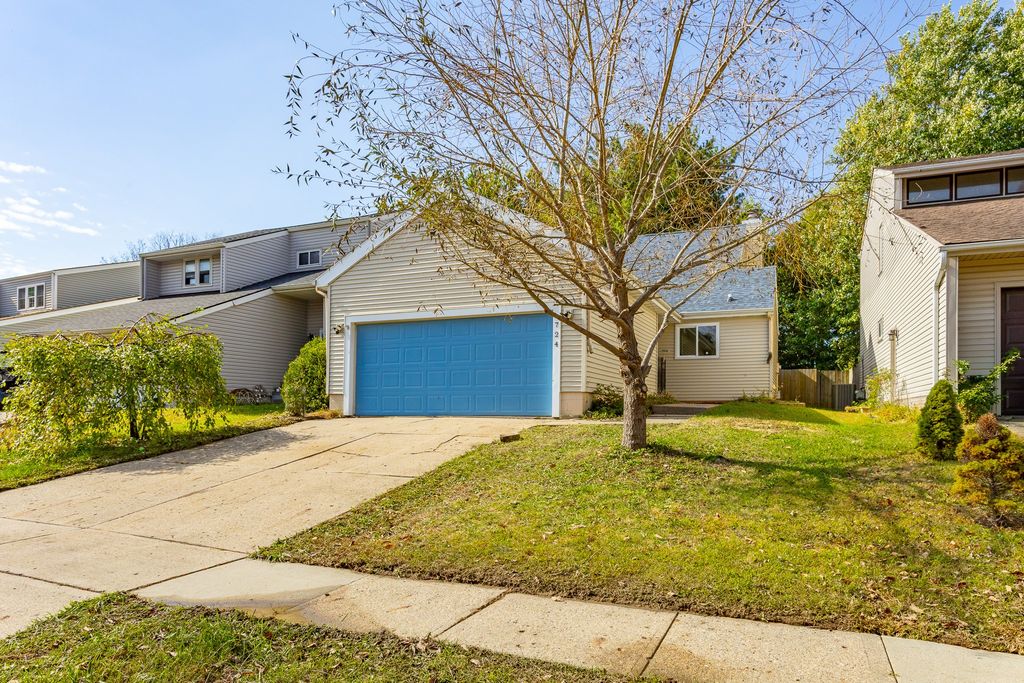 724 Knolls Court, West Des Moines, IA 50265