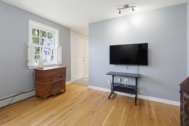 11 Custom Street, Nashua, NH 03062