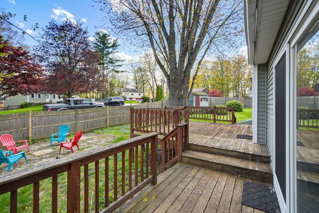 11 Custom Street, Nashua, NH 03062