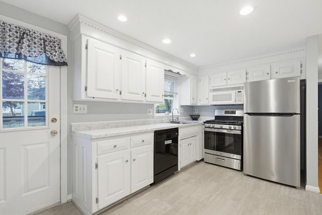 11 Custom Street, Nashua, NH 03062