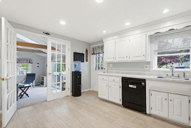 11 Custom Street, Nashua, NH 03062
