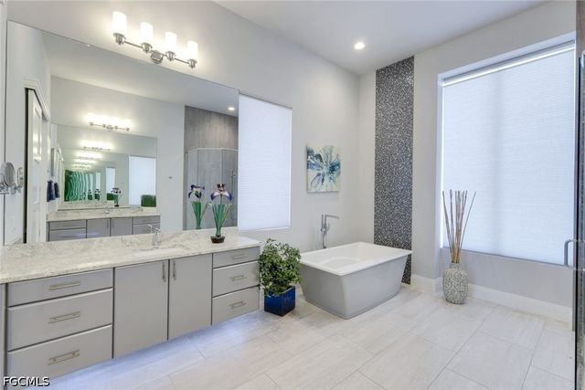 2826 SW 44th TER, Cape Coral, FL 33914