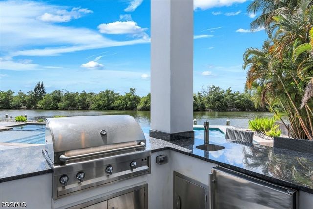 2826 SW 44th TER, Cape Coral, FL 33914