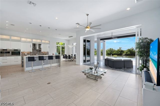 2826 SW 44th TER, Cape Coral, FL 33914