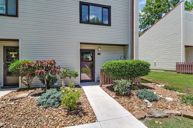 48 Wilshire Heights Dr, Crossville, TN 38558