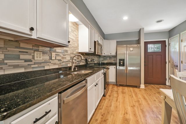 48 Wilshire Heights Dr, Crossville, TN 38558