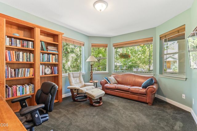 121 NW Outlook Vista Drive, Bend, OR 97703