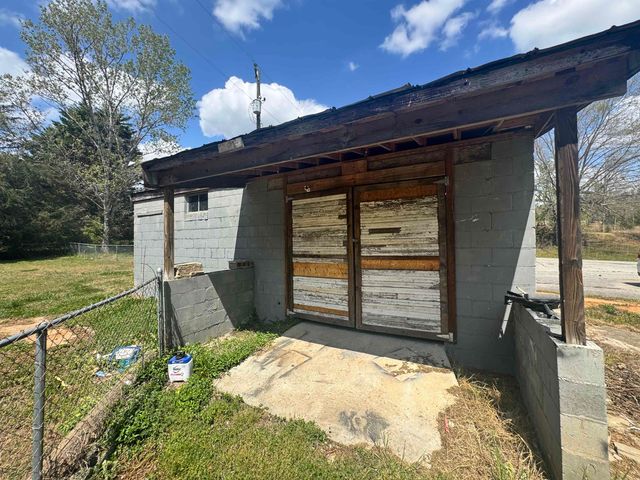 1106 Farrs Bridge Road, Pickens, SC 29671