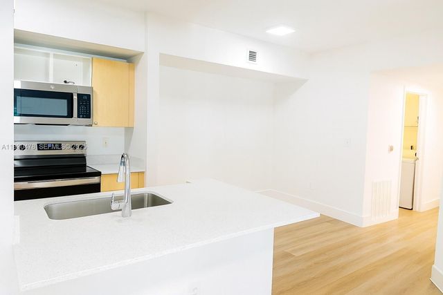 2564 Centergate Dr 208, Miramar, FL 33025