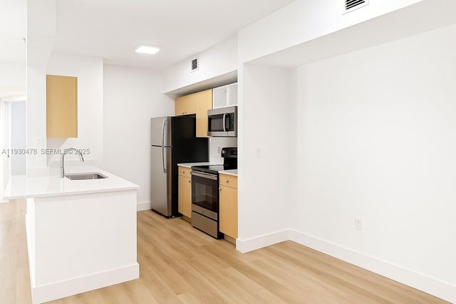 2564 Centergate Dr 208, Miramar, FL 33025