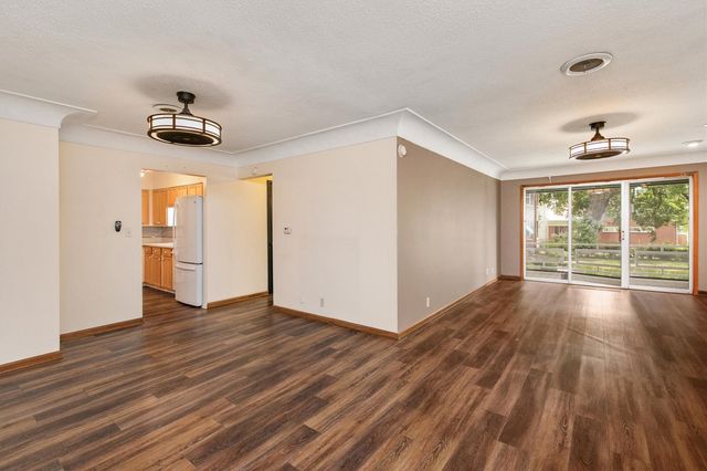 4225 Grand Avenue 9, Des Moines, IA 50312